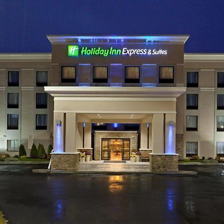 Holiday Inn Express & Suites Malone By Ihg Eksteriør bilde