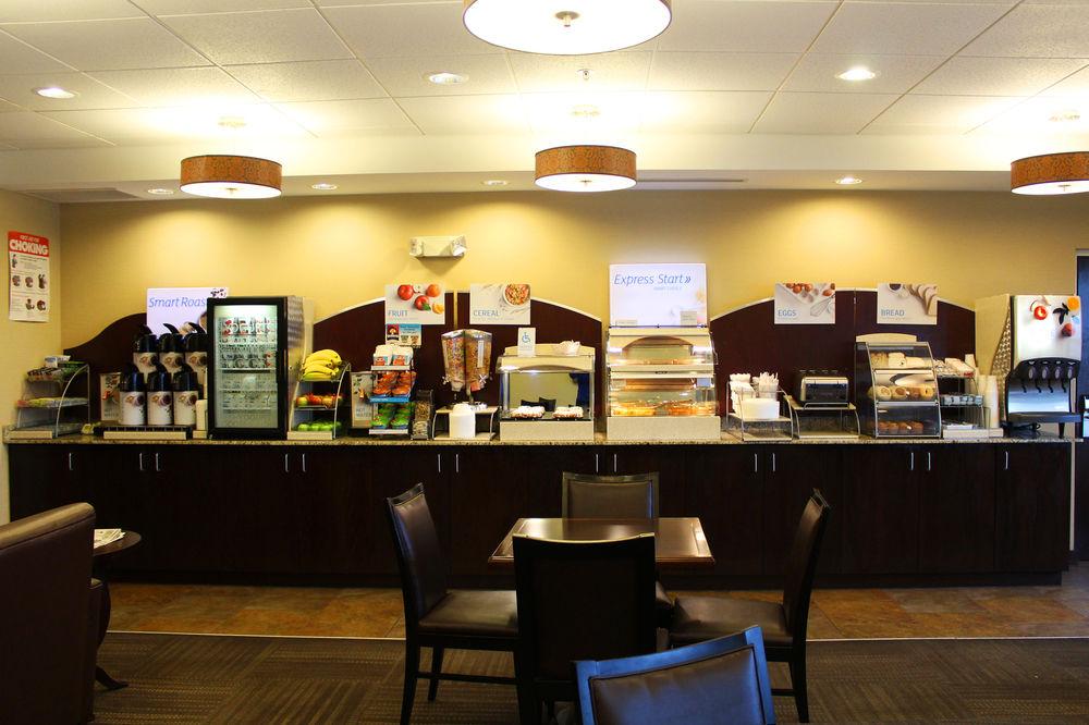 Holiday Inn Express & Suites Malone By Ihg Eksteriør bilde
