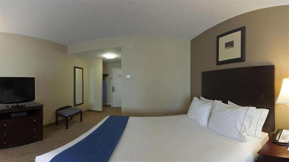 Holiday Inn Express & Suites Malone By Ihg Eksteriør bilde