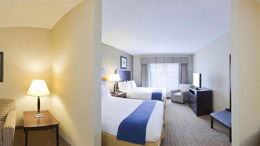 Holiday Inn Express & Suites Malone By Ihg Eksteriør bilde