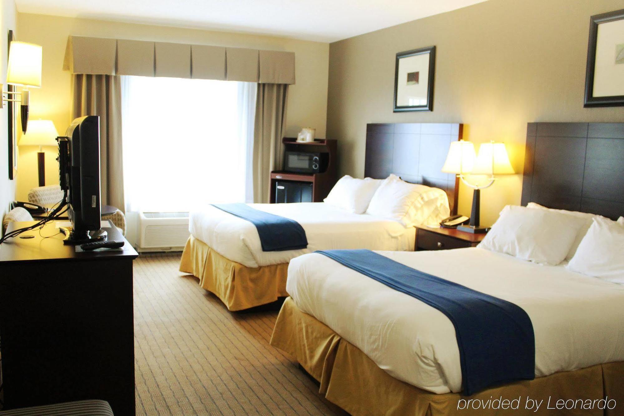 Holiday Inn Express & Suites Malone By Ihg Eksteriør bilde