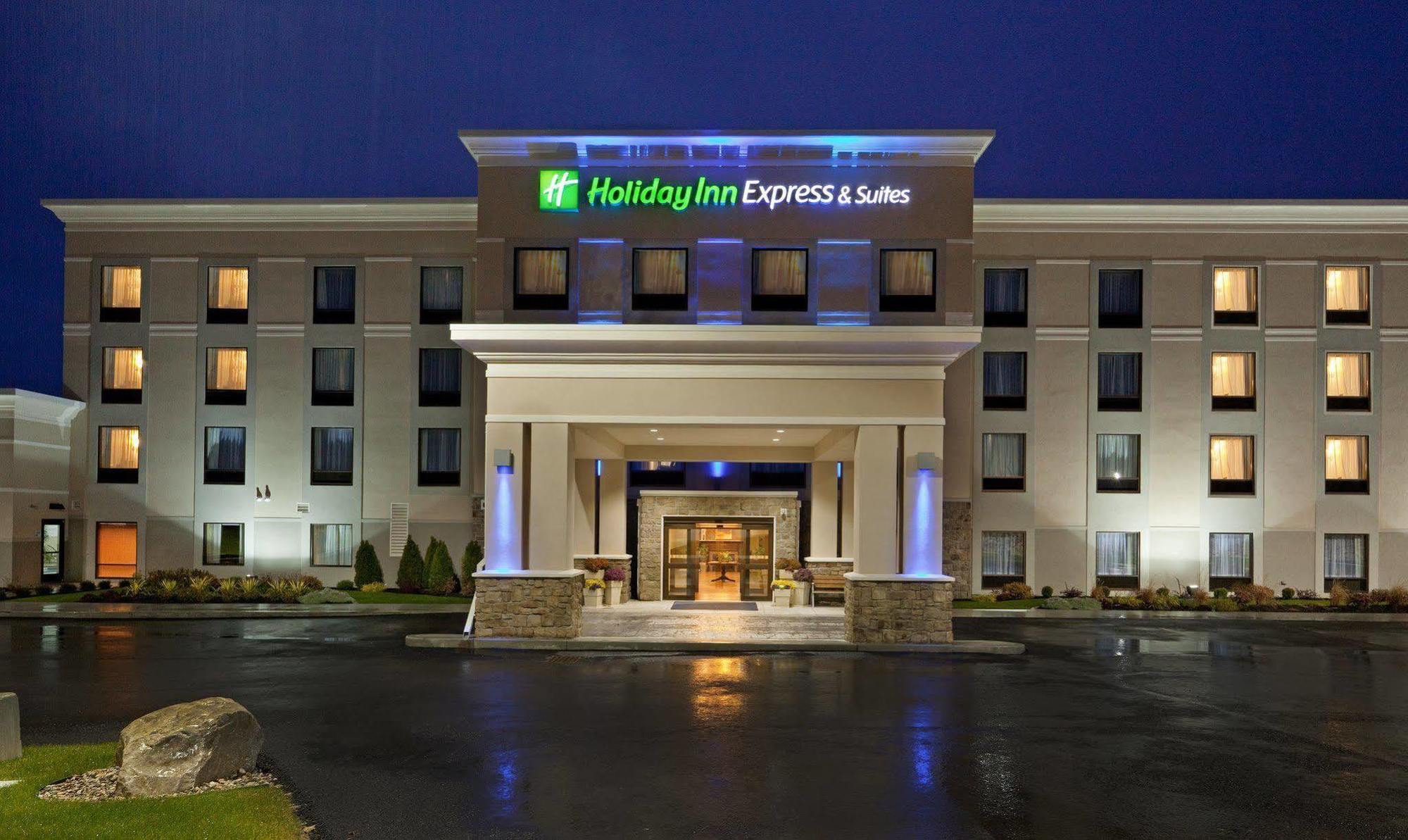 Holiday Inn Express & Suites Malone By Ihg Eksteriør bilde