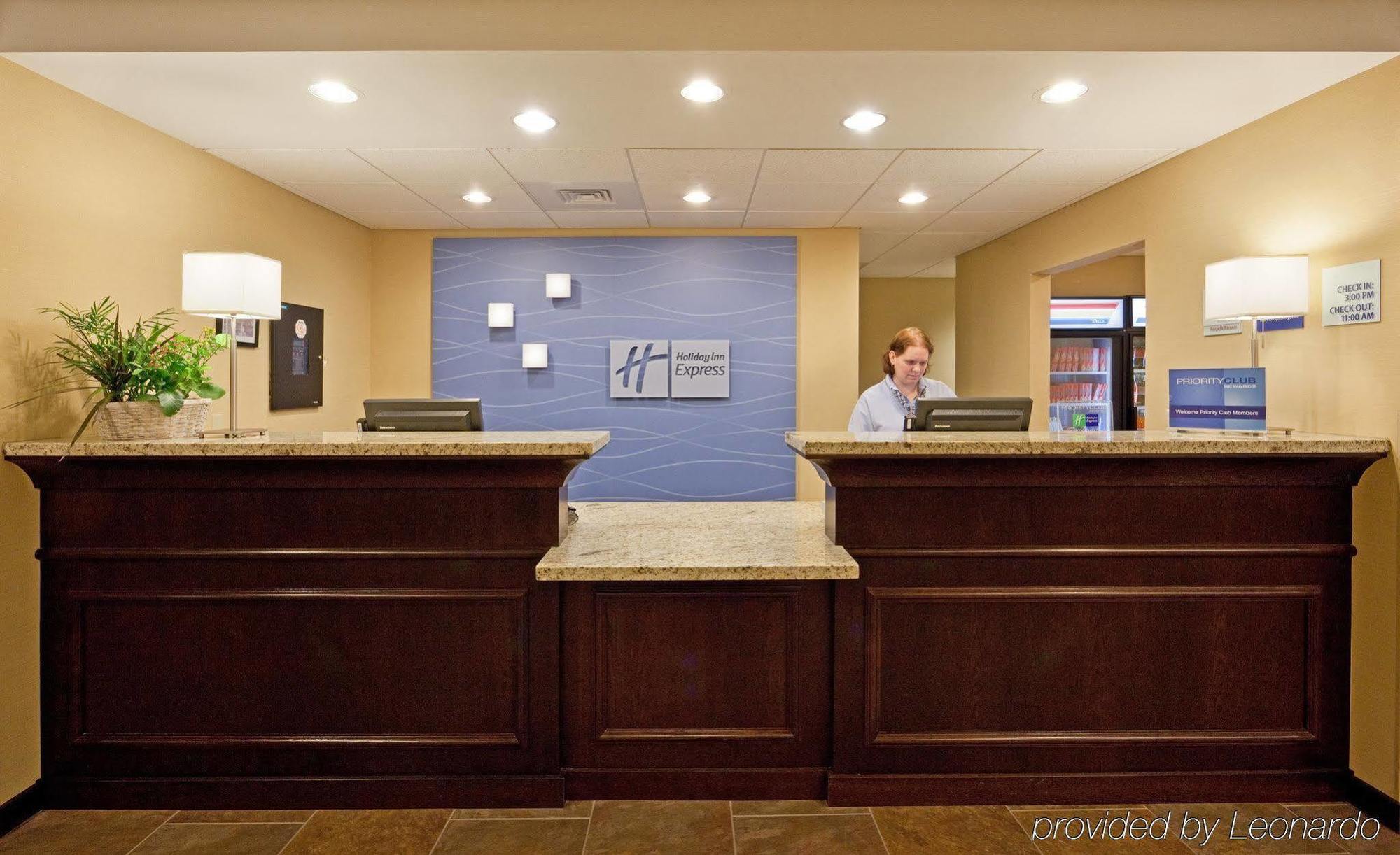Holiday Inn Express & Suites Malone By Ihg Eksteriør bilde