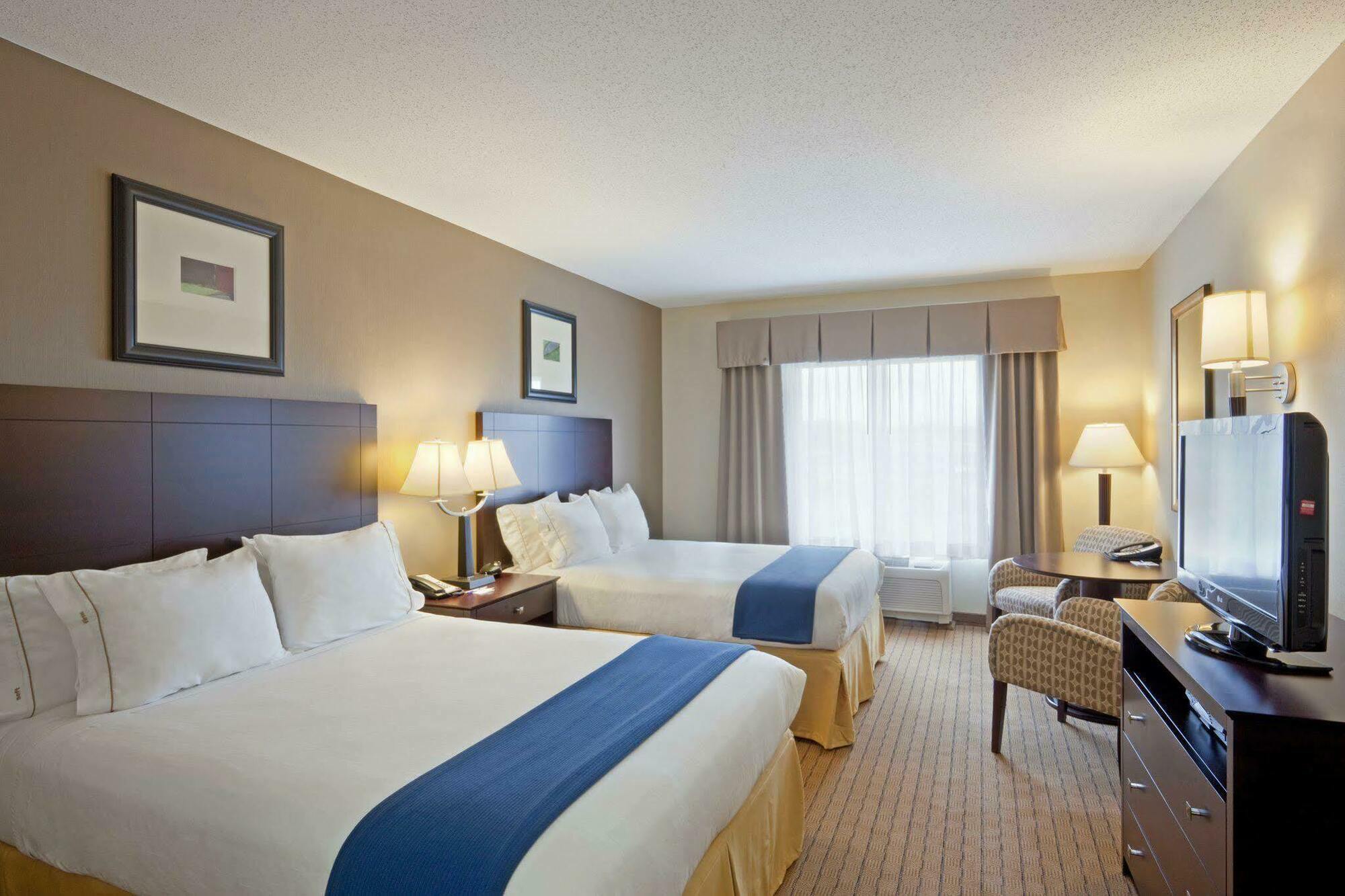 Holiday Inn Express & Suites Malone By Ihg Eksteriør bilde