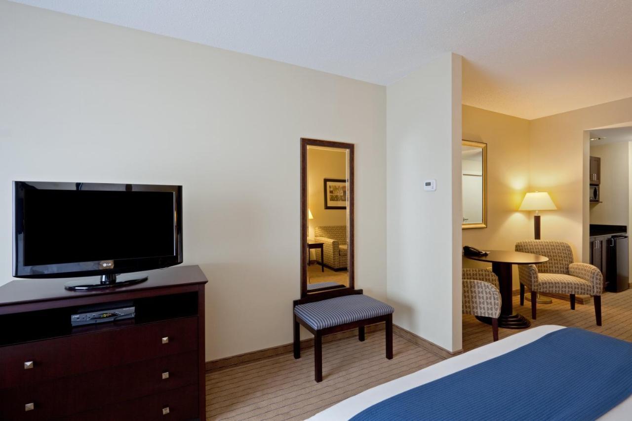 Holiday Inn Express & Suites Malone By Ihg Eksteriør bilde