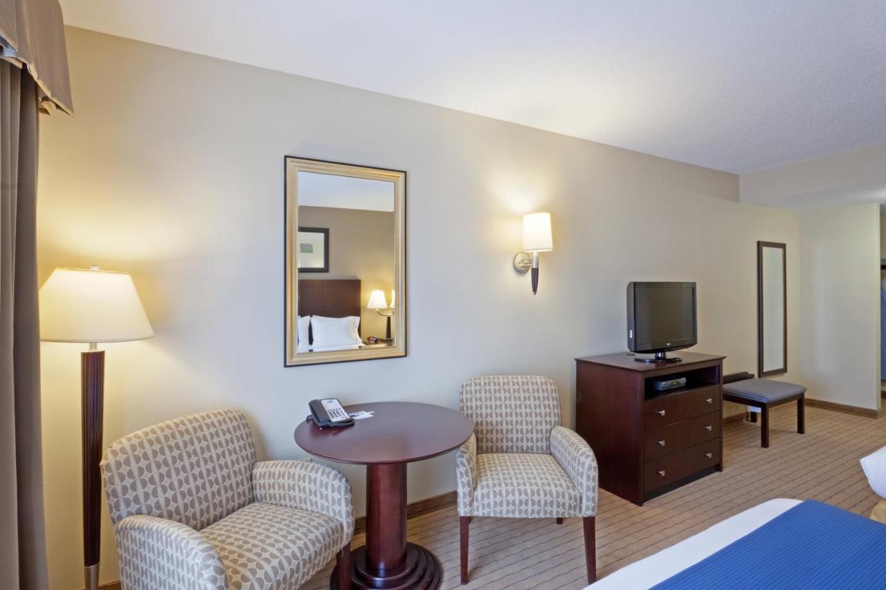 Holiday Inn Express & Suites Malone By Ihg Eksteriør bilde