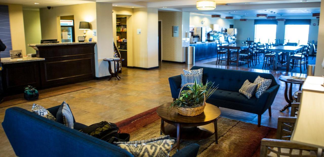 Holiday Inn Express & Suites Malone By Ihg Eksteriør bilde
