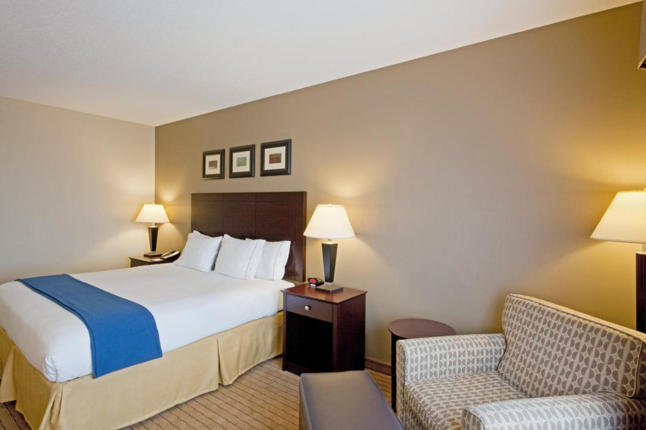 Holiday Inn Express & Suites Malone By Ihg Eksteriør bilde