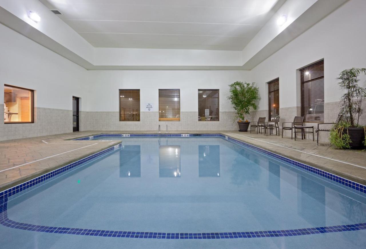 Holiday Inn Express & Suites Malone By Ihg Eksteriør bilde