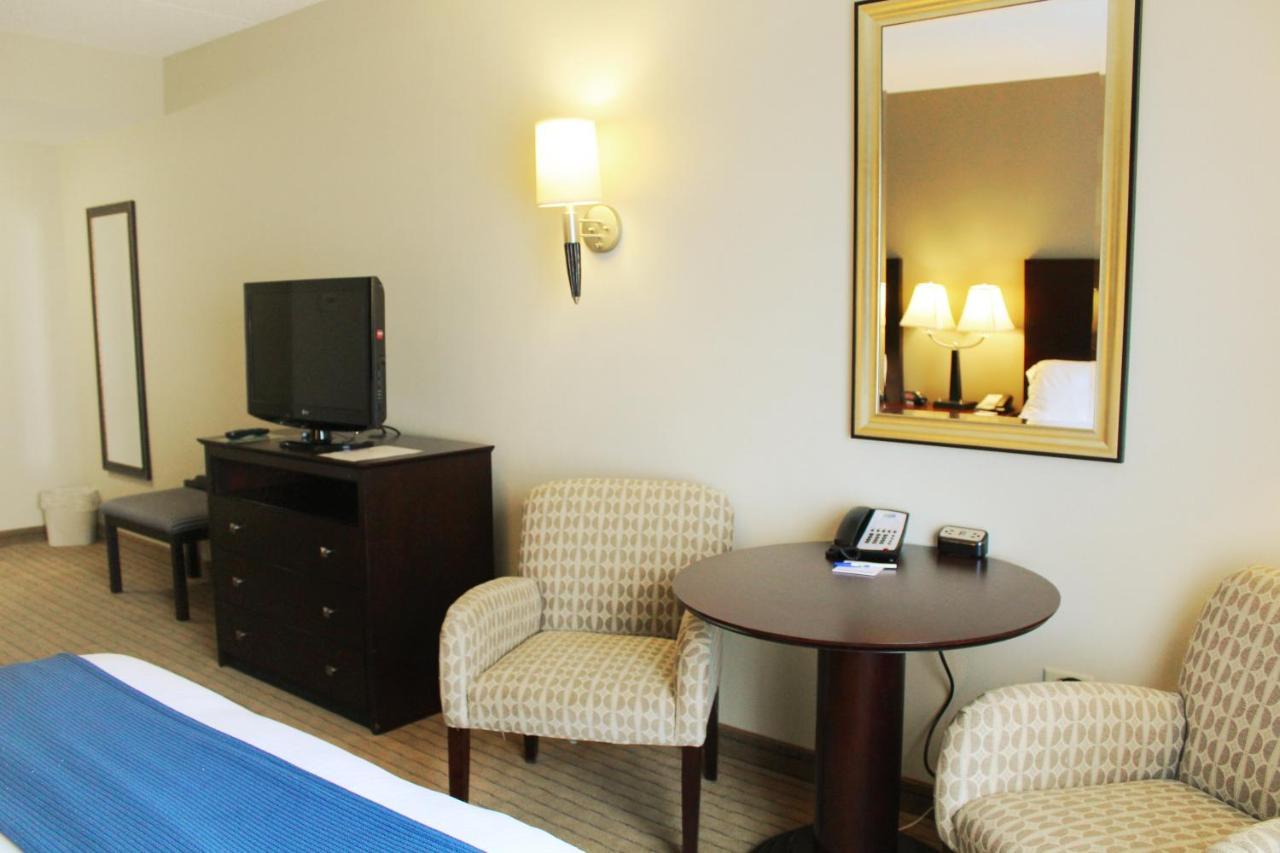 Holiday Inn Express & Suites Malone By Ihg Eksteriør bilde