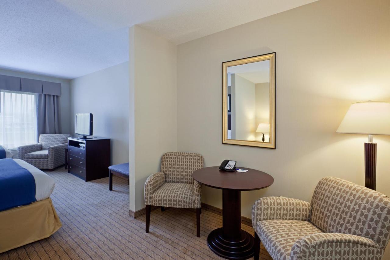 Holiday Inn Express & Suites Malone By Ihg Eksteriør bilde