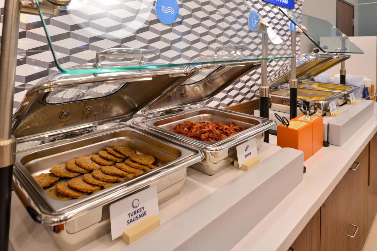Holiday Inn Express & Suites Malone By Ihg Eksteriør bilde