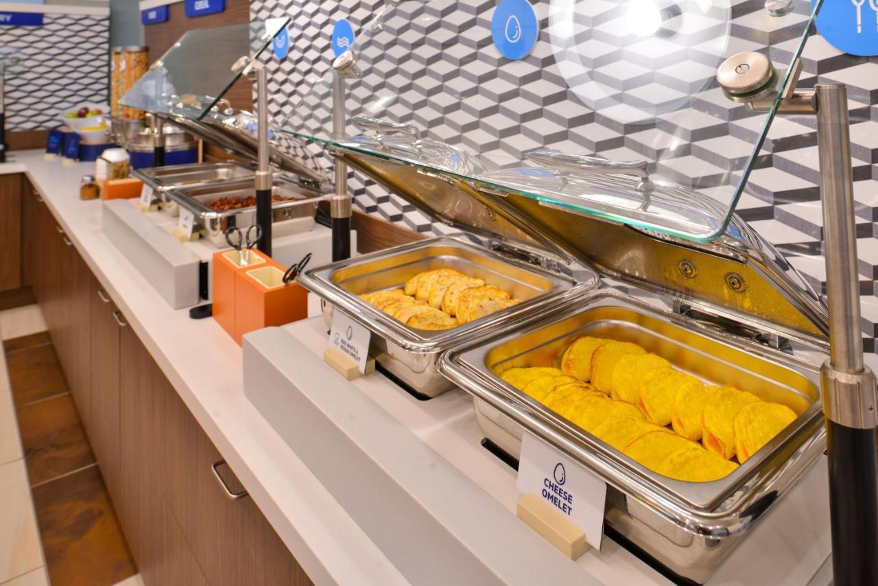 Holiday Inn Express & Suites Malone By Ihg Eksteriør bilde