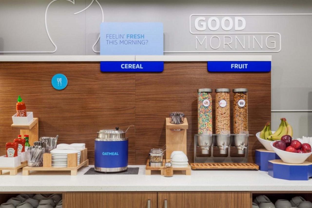 Holiday Inn Express & Suites Malone By Ihg Eksteriør bilde