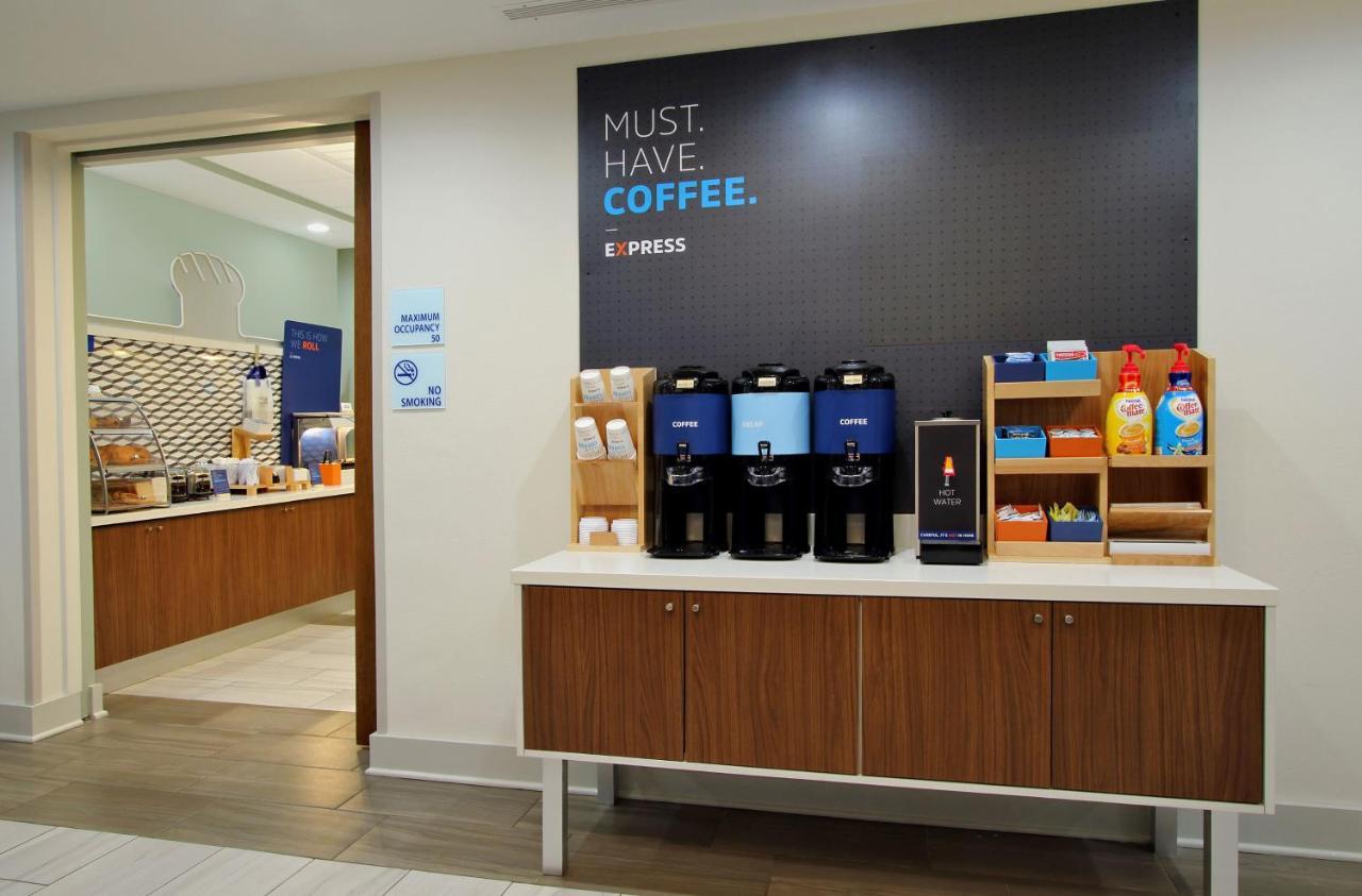 Holiday Inn Express & Suites Malone By Ihg Eksteriør bilde
